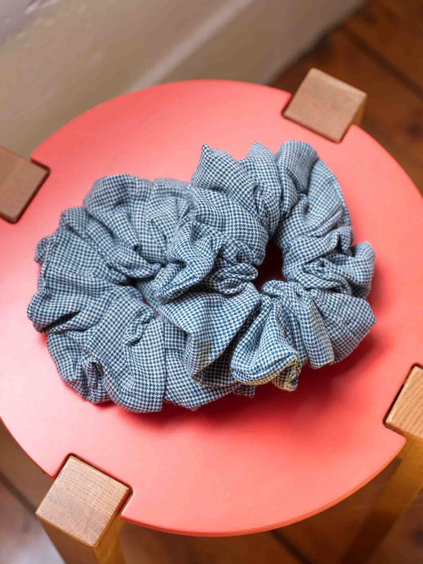 Remnant Scrunchie in Houndstooth